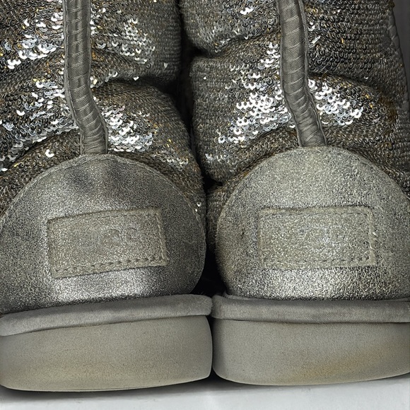 🔥🔥🔥UGG Sequins Sequin Embellishments Boots
Women's Size: 8🔥🔥🔥 - Picture 7 of 12